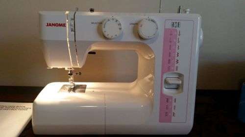 JANOME SEWING MACHINE * AS NEW CONDITION *