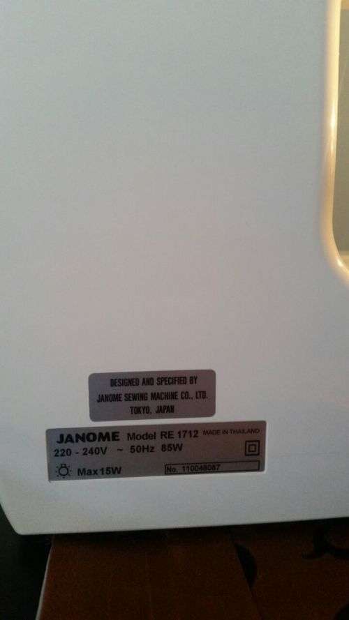 JANOME SEWING MACHINE * AS NEW CONDITION *