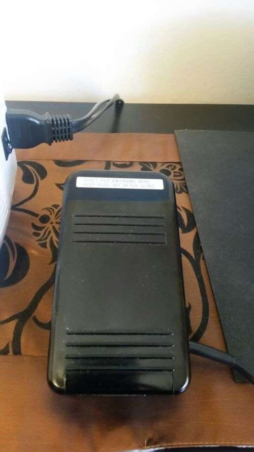 JANOME SEWING MACHINE * AS NEW CONDITION *