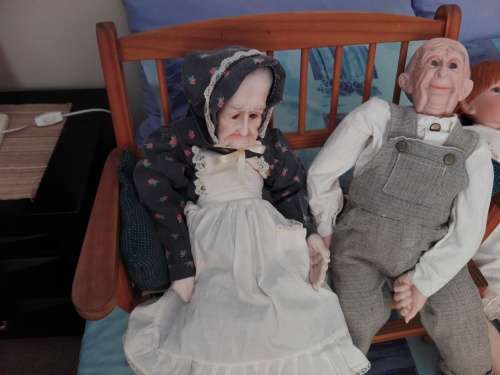 STUNNING PORCELAIN DOLL COLLECTION * BID FROM R1 FOR THE LOT *