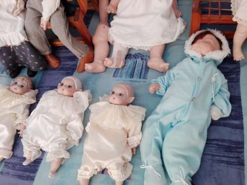 STUNNING PORCELAIN DOLL COLLECTION * BID FROM R1 FOR THE LOT *