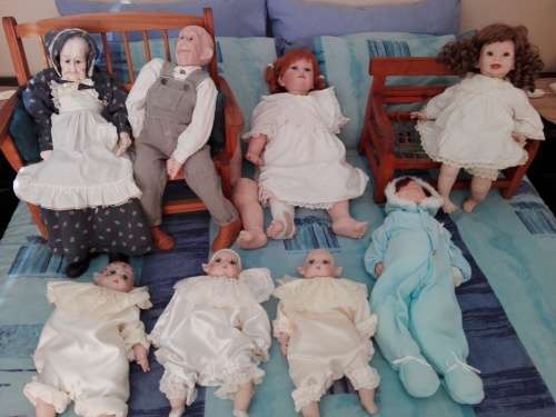 STUNNING PORCELAIN DOLL COLLECTION * BID FROM R1 FOR THE LOT *