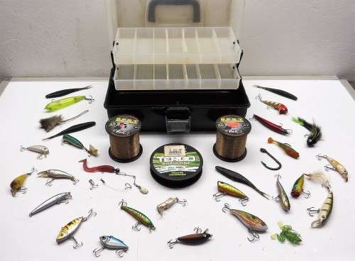 FISHING EQUIPMENT BARGAIN! * BID FROM R1.00 START FOR ALL 36 ITEMS! *