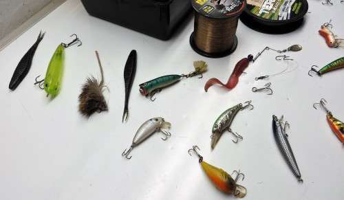 FISHING EQUIPMENT BARGAIN! * BID FROM R1.00 START FOR ALL 36 ITEMS! *