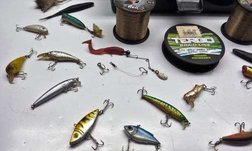 FISHING EQUIPMENT BARGAIN! * BID FROM R1.00 START FOR ALL 36 ITEMS! *