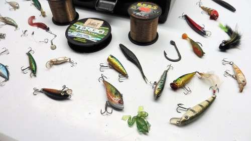 FISHING EQUIPMENT BARGAIN! * BID FROM R1.00 START FOR ALL 36 ITEMS! *