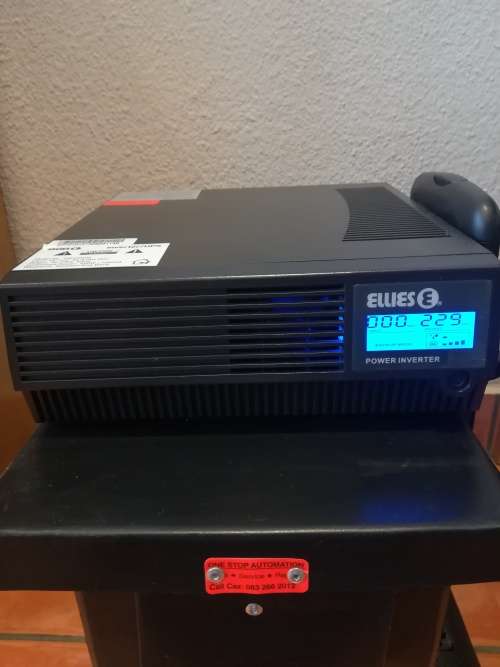 Ellies 1000va Power inverter unit complete with 1 x 105a Deep cycle battery on mobile trolley unit.