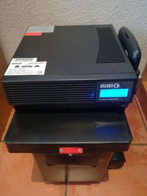 Ellies 1000va Power inverter unit complete with 1 x 105a Deep cycle battery on mobile trolley unit.