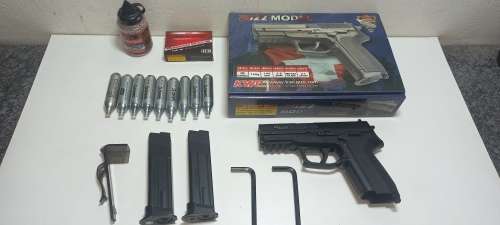 KWC Sig Sauer SP2022 Co2 Gas Gun | 4.5mm Steel Bb * Bargain R1500.00 of extra`s included *