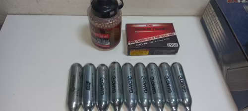 KWC Sig Sauer SP2022 Co2 Gas Gun | 4.5mm Steel Bb * Bargain R1500.00 of extra`s included *