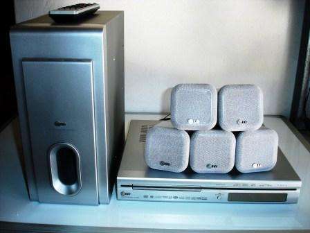 LG DVD/CD AND RECIEVER UNIT WITH SPEAKERS