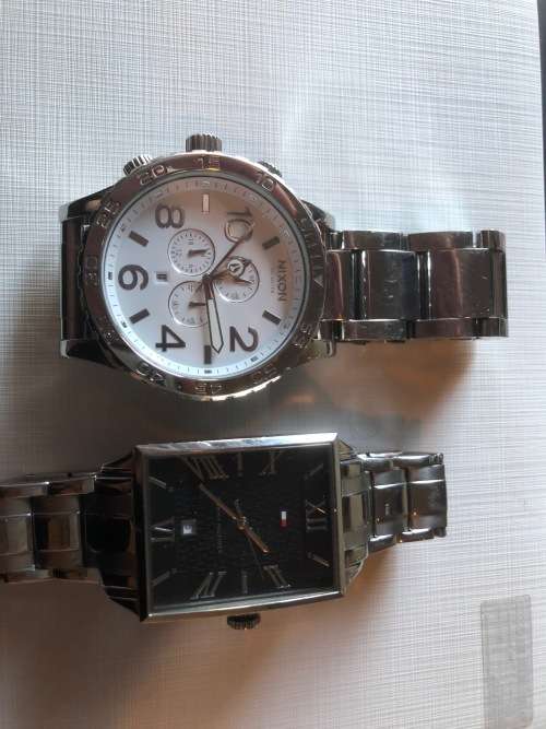 NIXON 51-30 (CROWN 9.5/10 RATING & TOMMY HILLFIGER COMBO