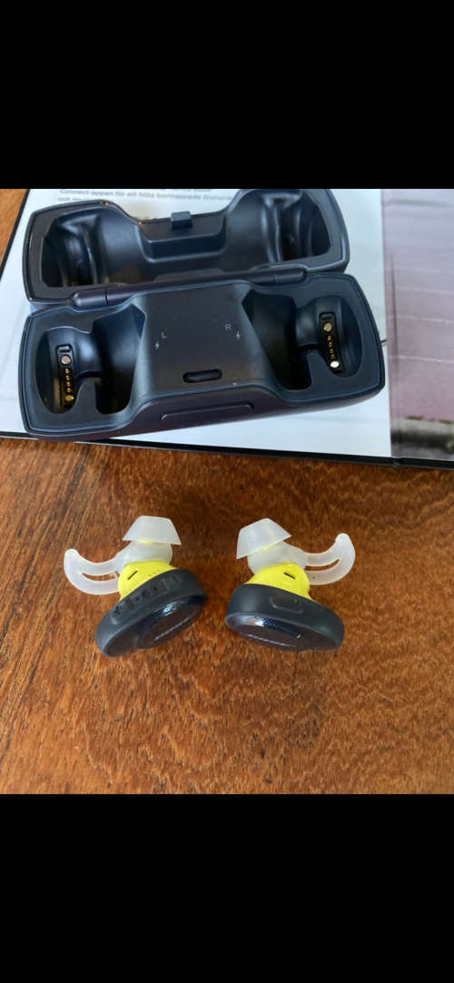 Bose SoundSport Free True Wireless Earphone  LIKE NEW 9.5/10 Mint