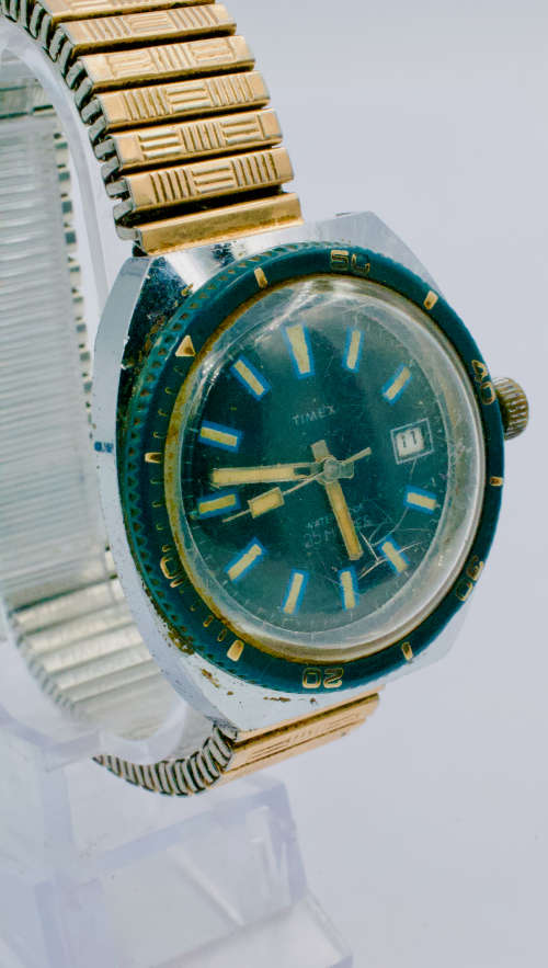 Timex Chrome plated and base metal mens watch (Mechanical)