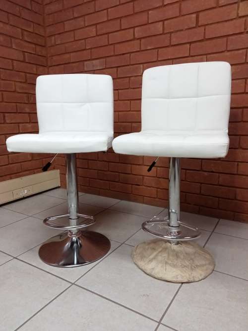 Modern PU Leather Adjustable Swivel Bar Stool - White (Secondhand)