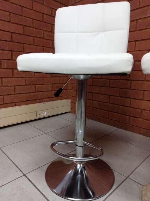 Modern PU Leather Adjustable Swivel Bar Stool - White (Secondhand)