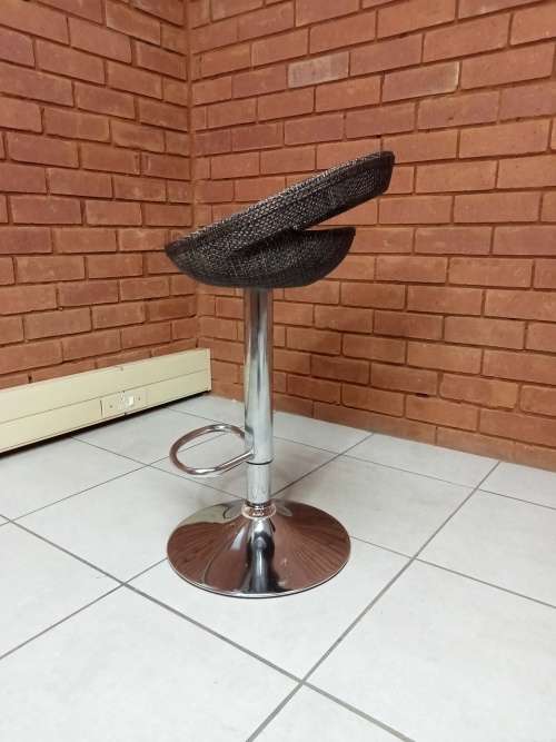 Rattan Bar Stools / Breakfast Kitchen Chairs - Dark Brown Secondhand Chairs !!!!!!!!!