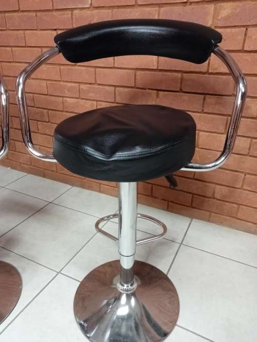 Bar Stools with Arms and Chrome Base - Black (Secondhand)