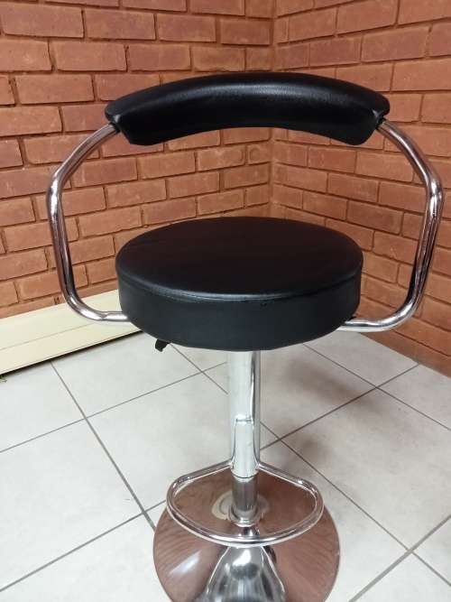 Bar Stools with Arms and Chrome Base - Black (Secondhand)