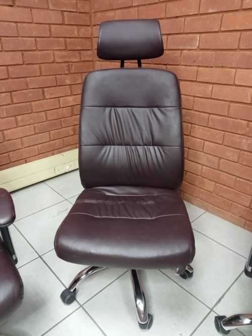 Comfortable PU Leather Office Chair (Choose between Black, Brown and White)