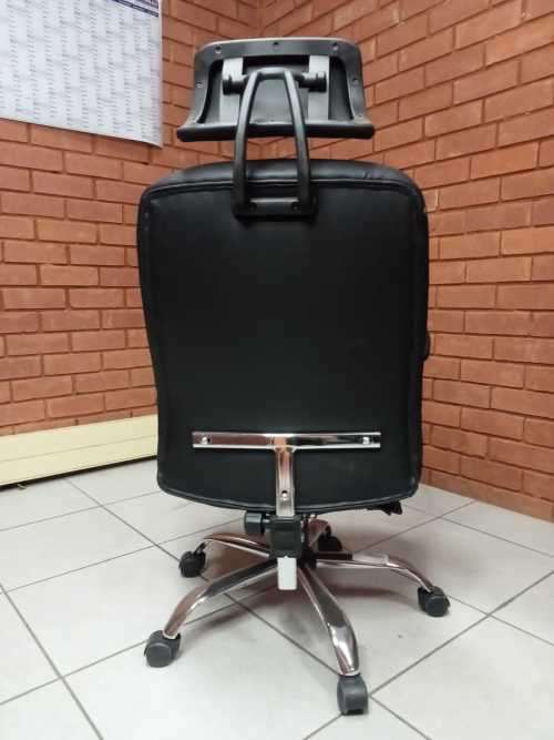 Comfortable PU Leather Office Chair (Choose between Black, Brown and White)