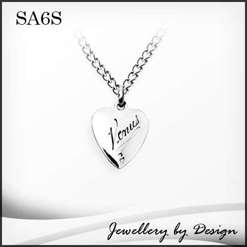 Small heart pendant necklace