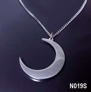 Crescent Moon Necklace - Can engrave 8 letters