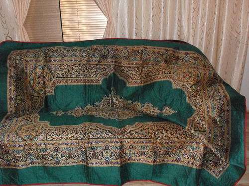 GREEN FLOOR OR WALL RUG