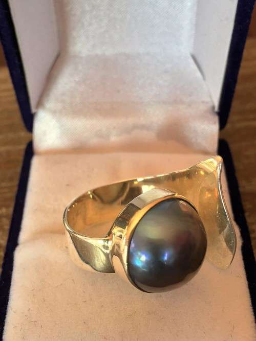 **Stunning!** Blue Mabe pearl and 925 Sterling silver ring