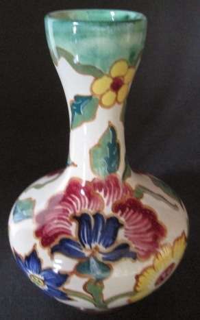 For G Creations Gouda Regina Vase 'Merida'