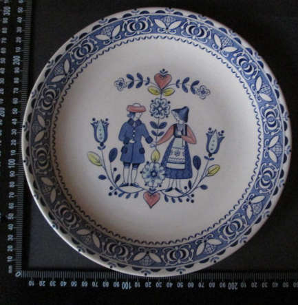 Johnson Brothers Dinner Plate 'Hearts and Flowers'