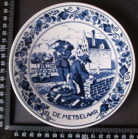 Blauw Delfts Royal Distel Plate 'De Metselaar'