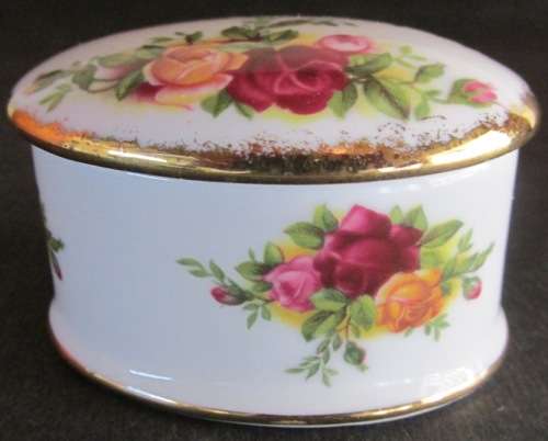 Royal Albert Small Oval Lidded Trinket Dish 'Old Country Roses'