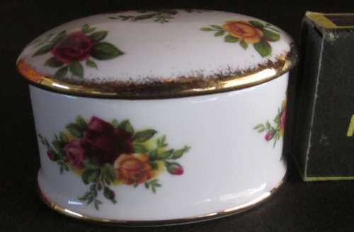 Royal Albert Small Oval Lidded Trinket Dish 'Old Country Roses'