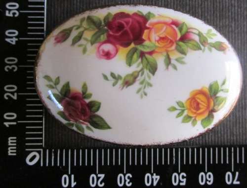 Royal Albert Small Oval Lidded Trinket Dish 'Old Country Roses'