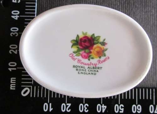 Royal Albert Small Oval Lidded Trinket Dish 'Old Country Roses'