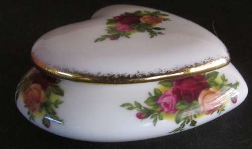 Royal Albert Small Heart Shaped Lidded Trinket Dish 'Old Country Roses'
