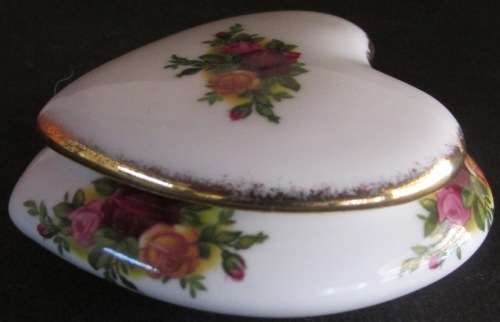 Royal Albert Small Heart Shaped Lidded Trinket Dish 'Old Country Roses'