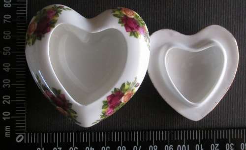 Royal Albert Small Heart Shaped Lidded Trinket Dish 'Old Country Roses'