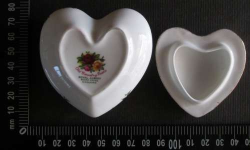 Royal Albert Small Heart Shaped Lidded Trinket Dish 'Old Country Roses'