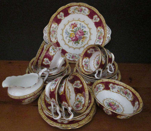 Beautiful Royal Albert 'Lady Hamilton' 21 Piece Tea Set