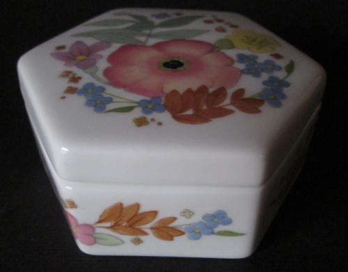 Wedgwood Lidded Trinket Box / Dish