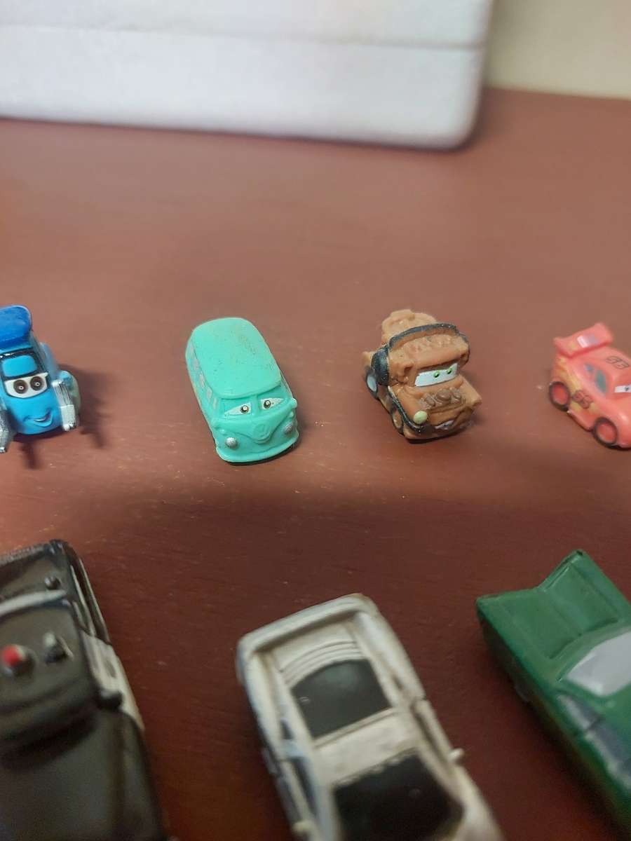 PIXAR CARS MINI MODELS (16 CARS)