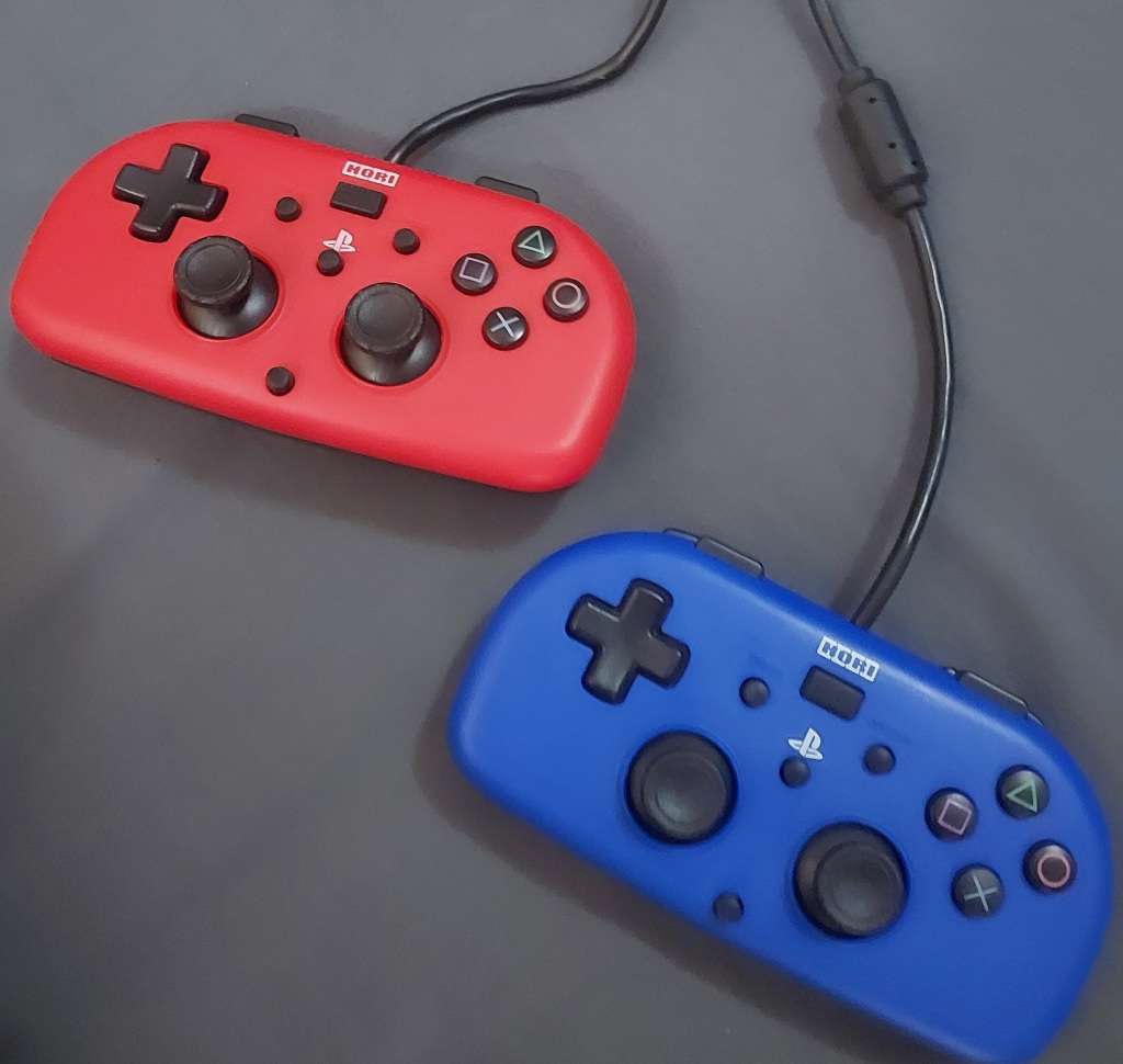 PS4 - HORI CONTROLLERS (x2)