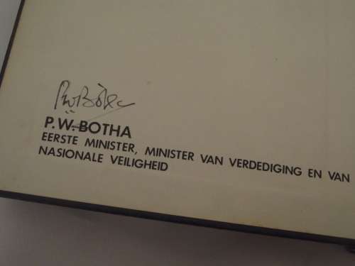 ENIGSTE IN DIE WÊRELD. OORSPRONKLIKE HANDTEKENINGE VAN SA SE 1979 PRESIDENT & MINISTERS