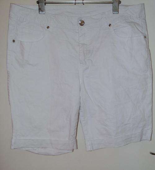 Womans white stretch short size 18