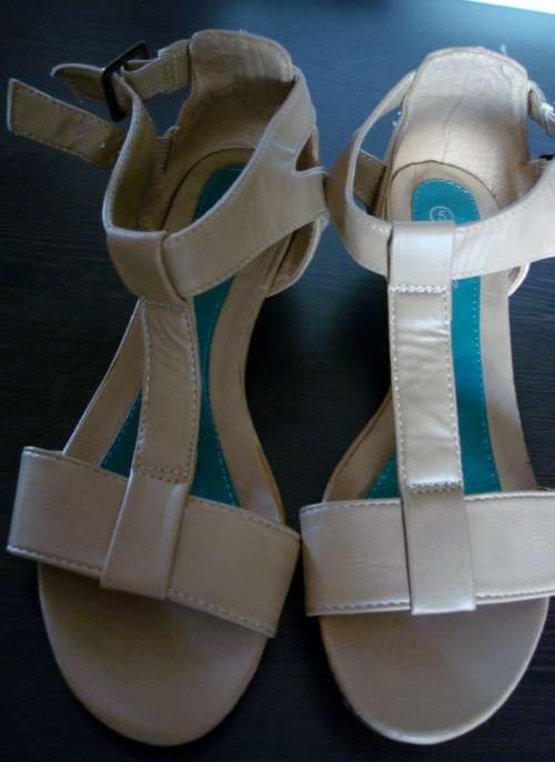 Womans Sandals size 5 Brand new