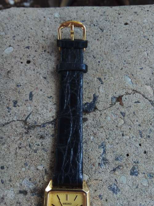 VINTAGE SEIKO BLACK LEATHER LADIES WATCH - 4N21 - 5090 - 12 669 - WATER RESISTANT