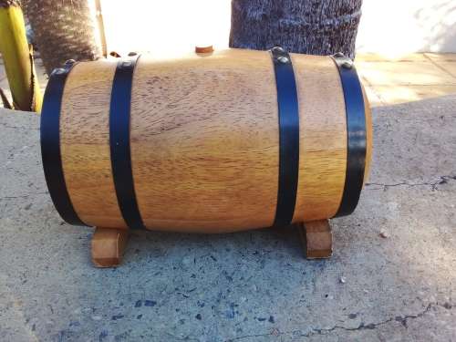 Stunning Vintage Wooden WHYTE and MACKAY SCOTHCH Whiskey Barrel With Stand 21 x 12.5 x 12.5 cm