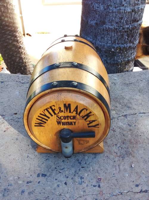 Stunning Vintage Wooden WHYTE and MACKAY SCOTHCH Whiskey Barrel With Stand 21 x 12.5 x 12.5 cm